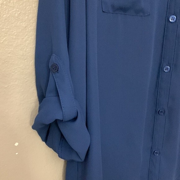 Alyx woman’s blue sheer button down 3/4 tab sleeve blue Large W/shoulder detail - Picture 3 of 12